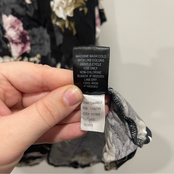 Torrid Stretch Challis Lace-Up Back Top Size 2 Button Front - Picture 7 of 10